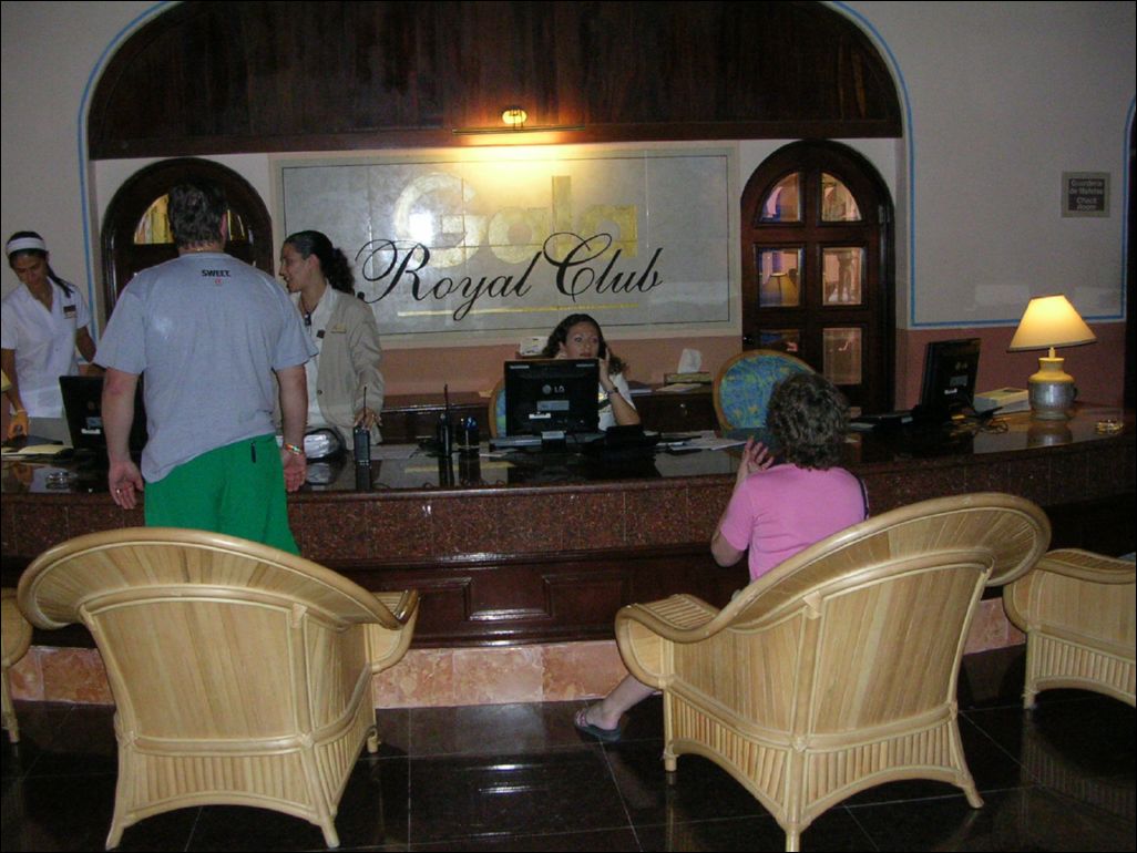 'club' desk